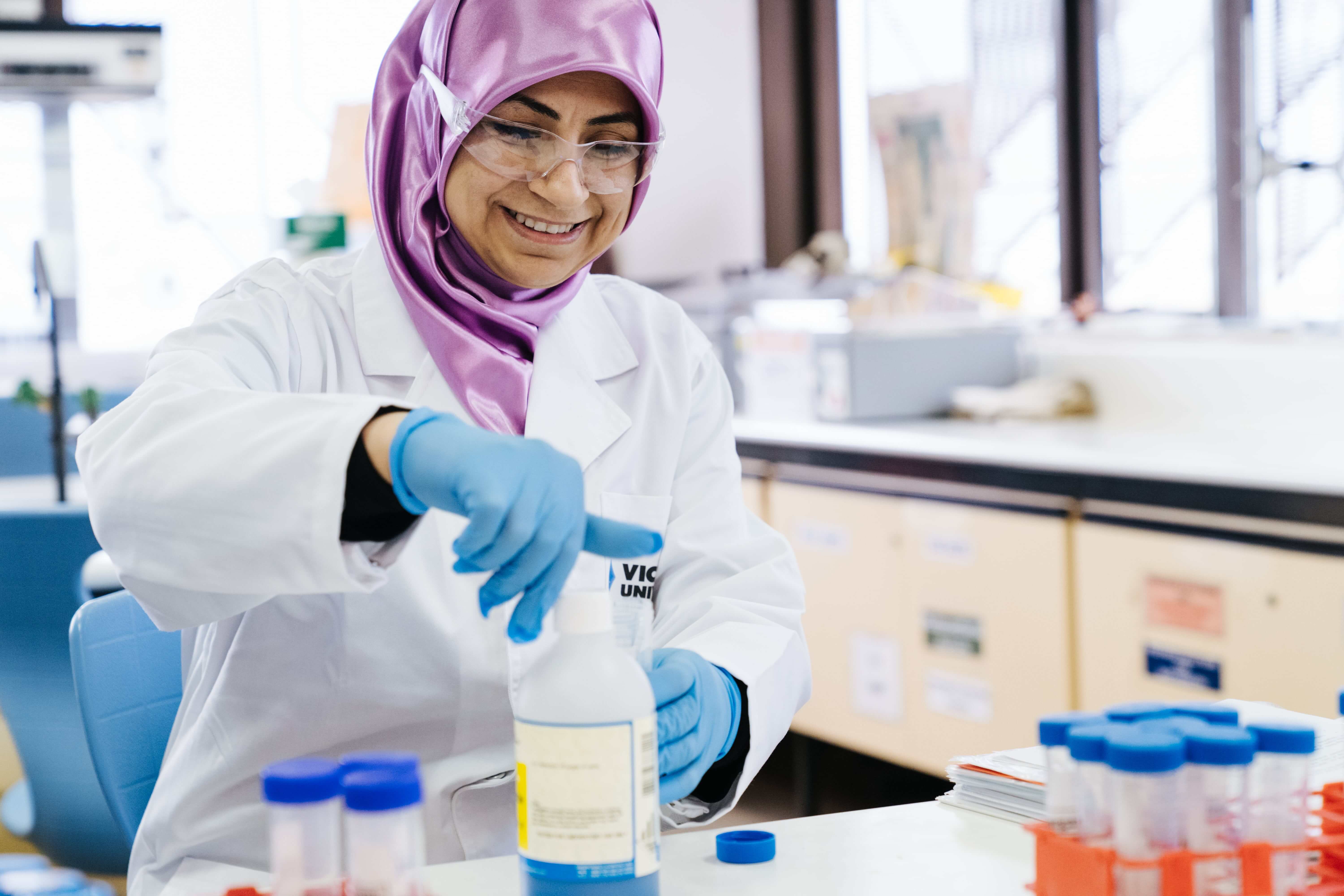 Refugee stories - Ghofran working in science lab