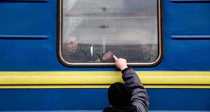 New visas planned for Ukrainians as tens of thousands of refugees still without basic support